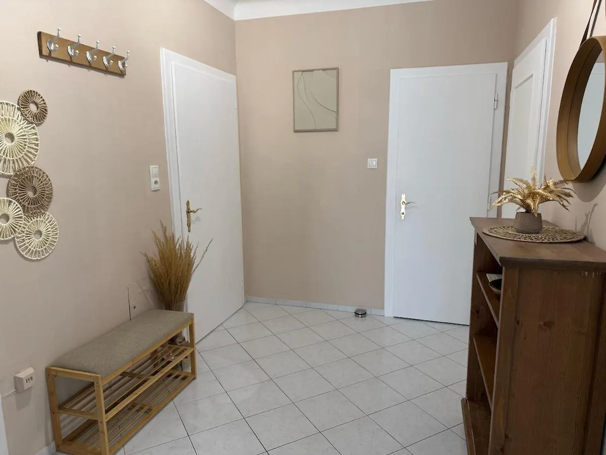 Bright Apartment With Parking Near Schoenbrunn Vídeň