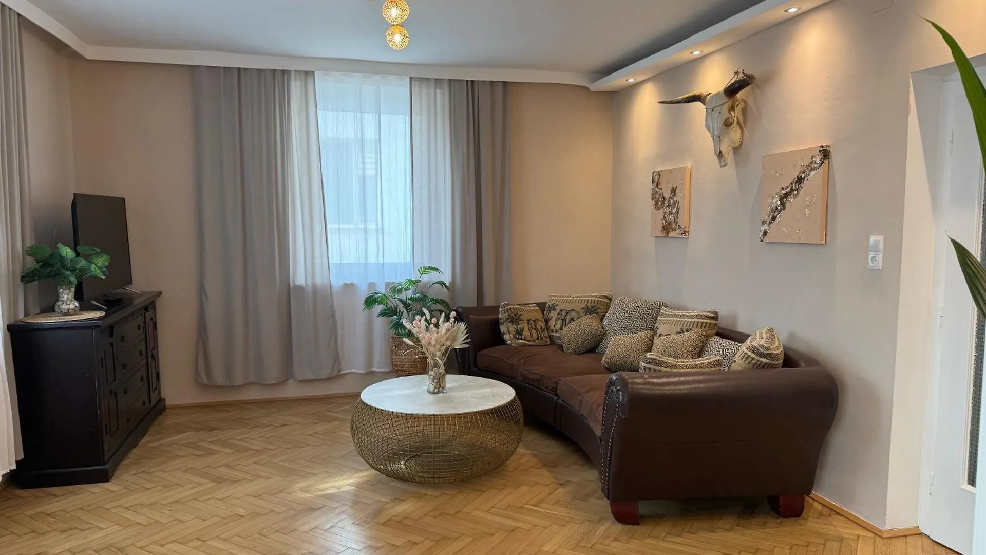 Bright Apartment With Parking Near Schoenbrunn Vídeň