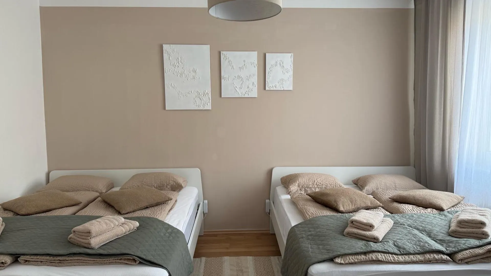 Bright Apartment With Parking Near Schoenbrunn Vídeň