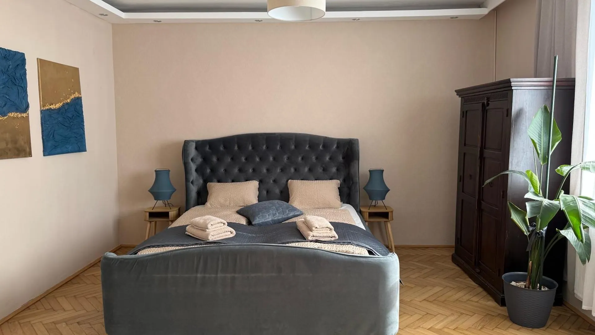 Bright Apartment With Parking Near Schoenbrunn Vídeň