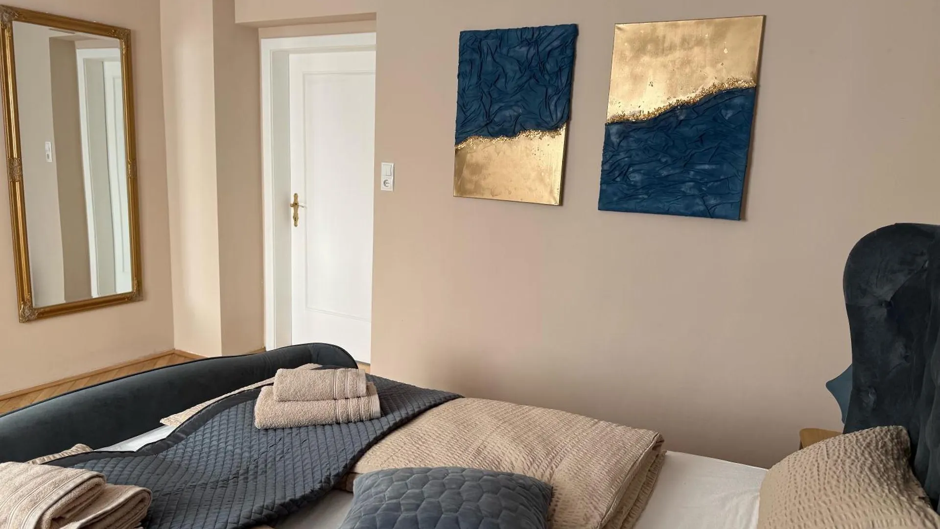 Bright Apartment With Parking Near Schoenbrunn Vídeň