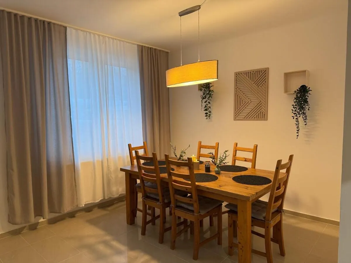 Bright Apartment With Parking Near Schoenbrunn Vienna