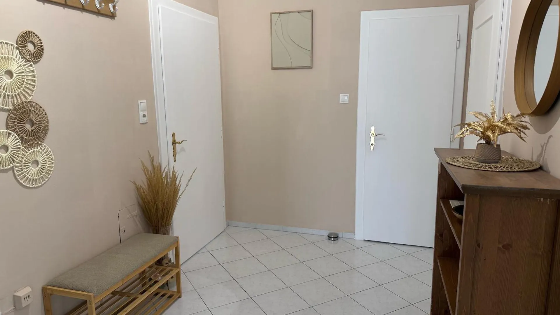 Bright Apartment With Parking Near Schoenbrunn Vienna